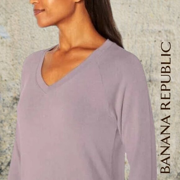 Banana Republic | Ladies Long Sleeved V-Neck Tunic Top | Purple | NWT - Picture 3 of 4